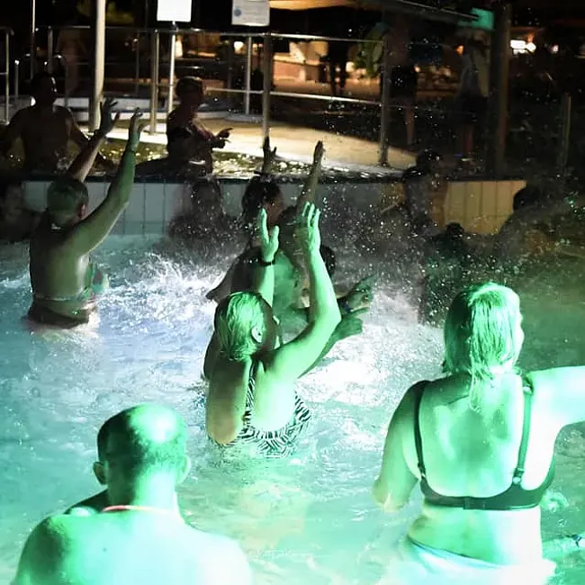 Éjjeli fürdőzés 2025.7.19