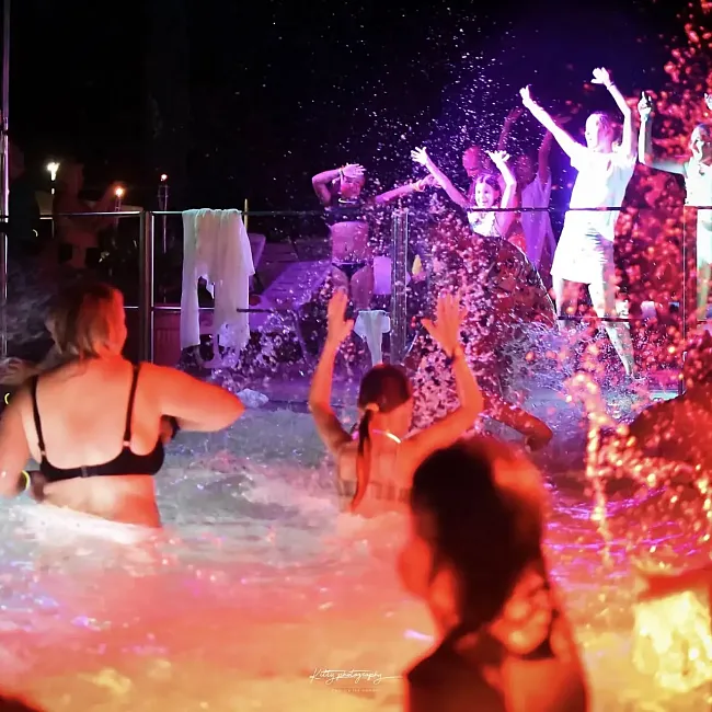 Éjjeli fürdőzés 2025.7.19