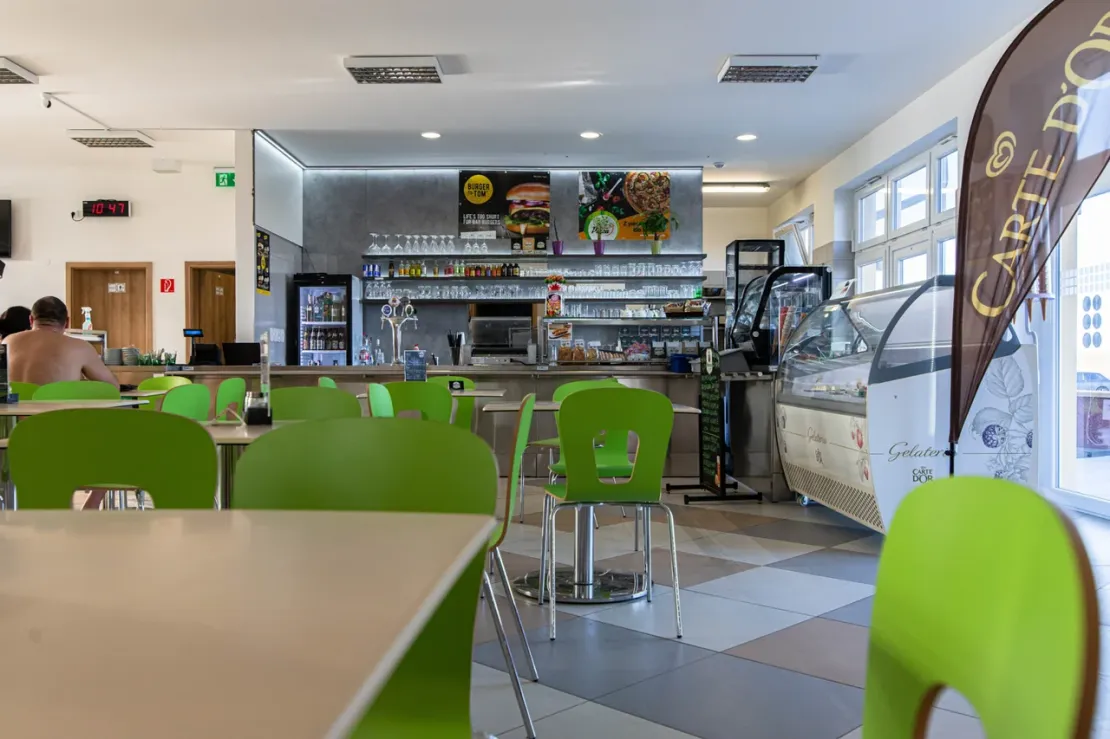VIZA Restaurant and CAFE
