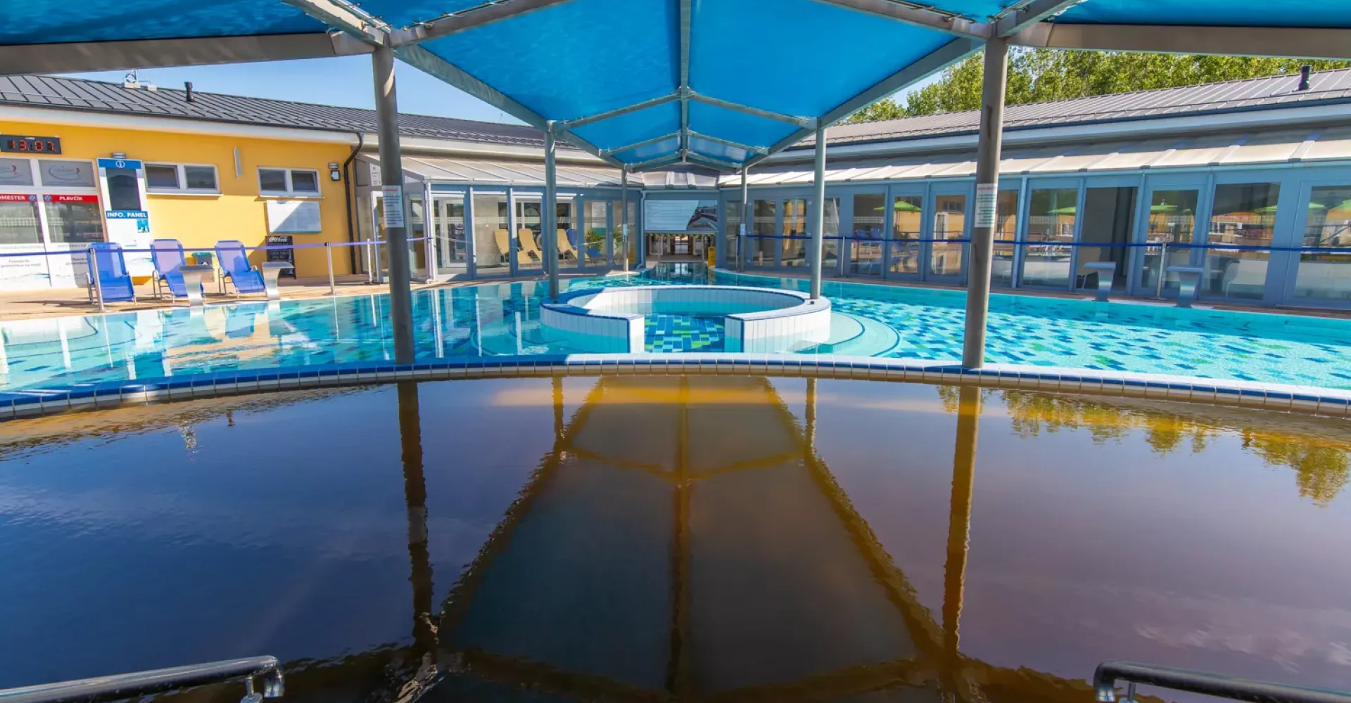 Bazén B2B sedací s geotermálnou vodou